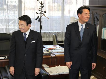 日本財政大臣卸任時意外講中文。